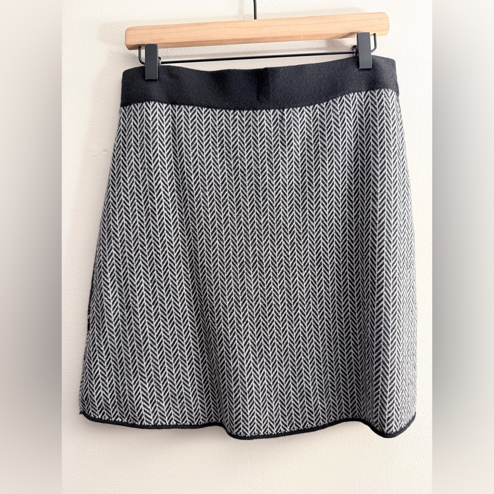 Title Nine Super Power Skirt Herringbone merino wool blend M - Picture 2 of 6